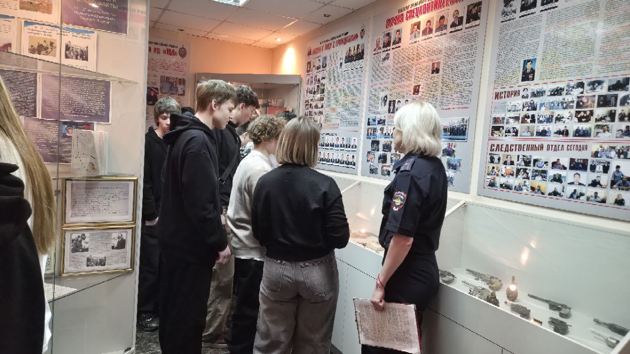 В преддверии молодёжного праздника Дня российского студента в ОМВД России по Нерюнгринскому району при участии членов Общественного совета при ОМВД традиционно прошла акция «Студенческий десант» В преддверии молодёжного праздника Дня российского студента в ОМВД России по Нерюнгринскому району при участии членов Общественного совета при ОМВД традиционно прошла акция «Студенческий десант»