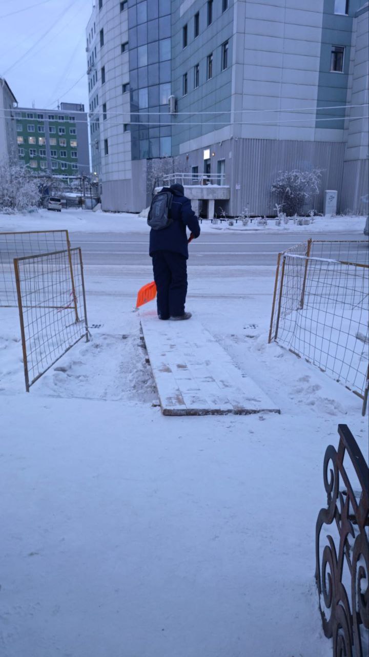 Ежедневно муниципальные дворники Губинского округа неустанно трудятся, обеспечивая качественную и своевременную расчистку снега Ежедневно муниципальные дворники Губинского округа неустанно трудятся, обеспечивая качественную и своевременную расчистку снега