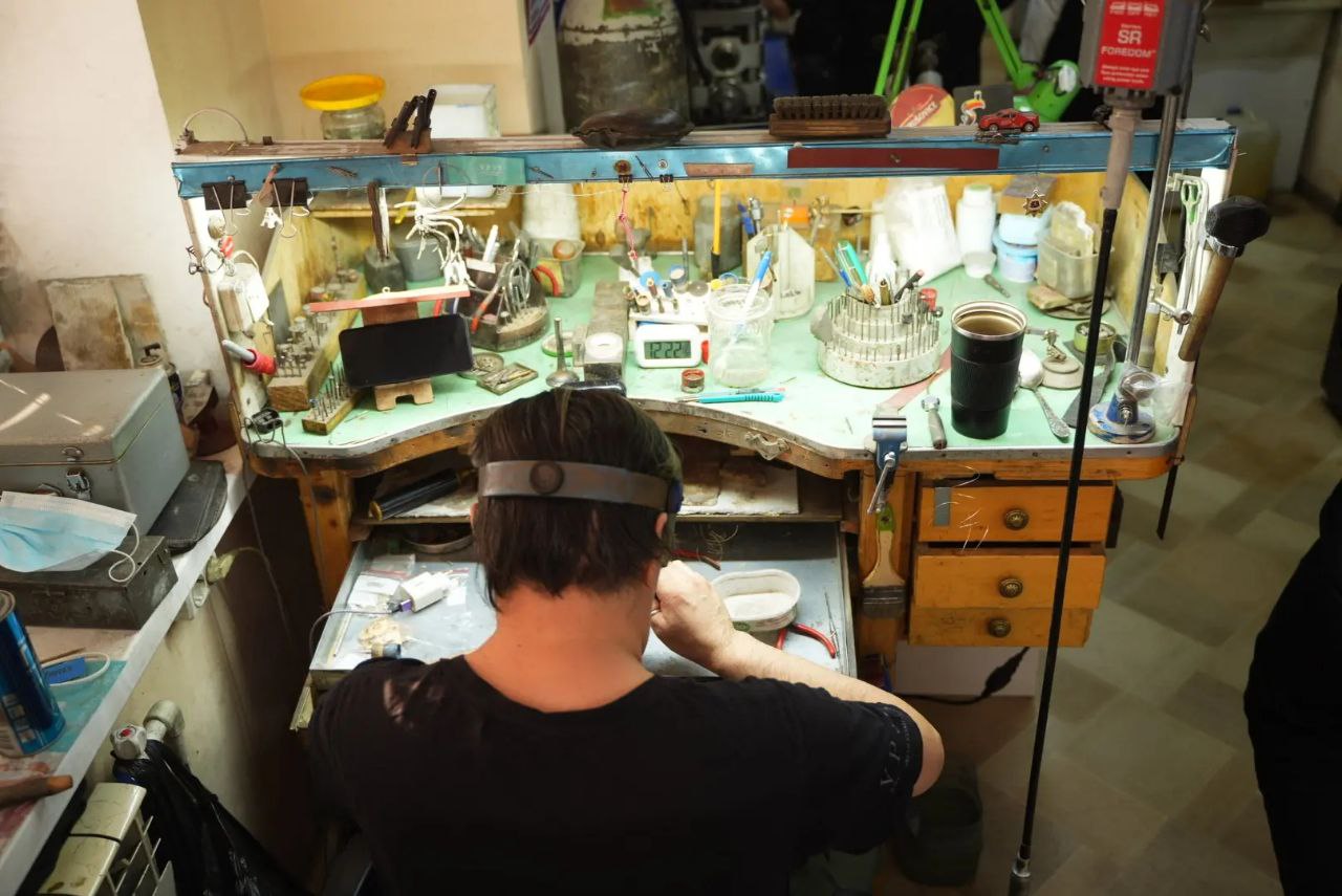 Евгений Григорьев: По приглашению генерального директора ООО «Уруу» Василия Куприянова посетил их предприятие, познакомился с работой ювелиров и дизайнеров, пообщался с людьми Евгений Григорьев: По приглашению генерального директора ООО «Уруу» Василия Куприянова посетил их предприятие, познакомился с работой ювелиров и дизайнеров, пообщался с людьми