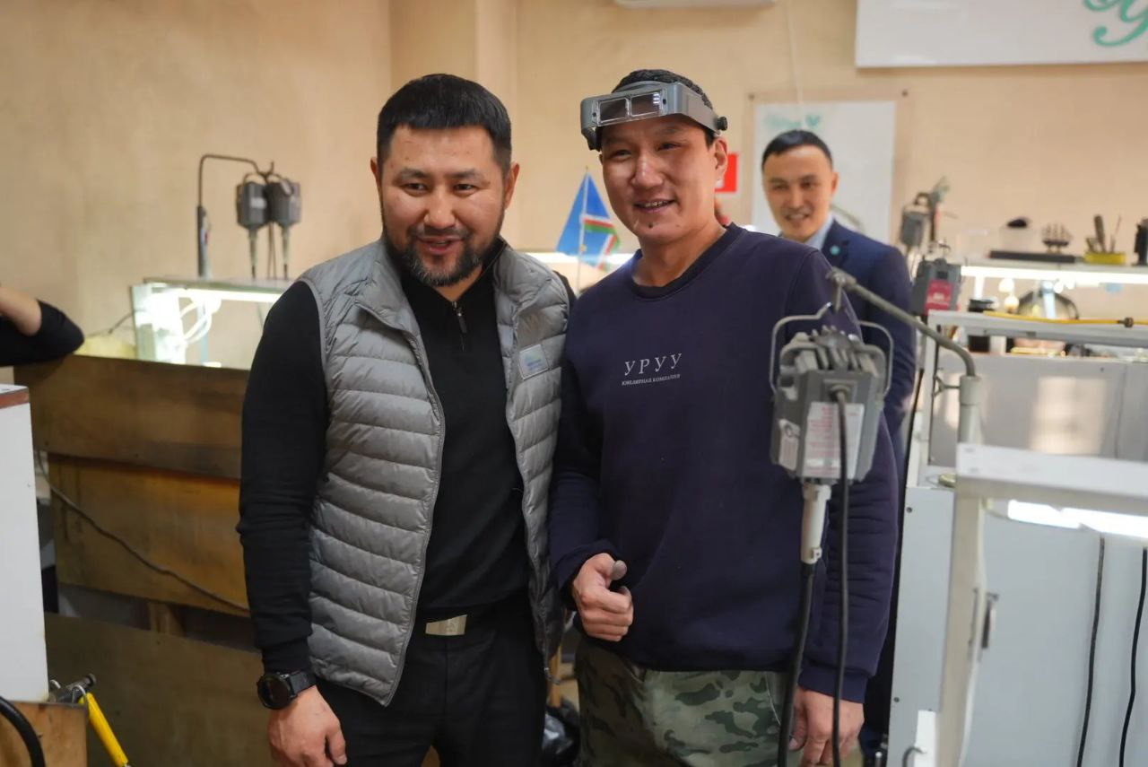 Евгений Григорьев: По приглашению генерального директора ООО «Уруу» Василия Куприянова посетил их предприятие, познакомился с работой ювелиров и дизайнеров, пообщался с людьми Евгений Григорьев: По приглашению генерального директора ООО «Уруу» Василия Куприянова посетил их предприятие, познакомился с работой ювелиров и дизайнеров, пообщался с людьми