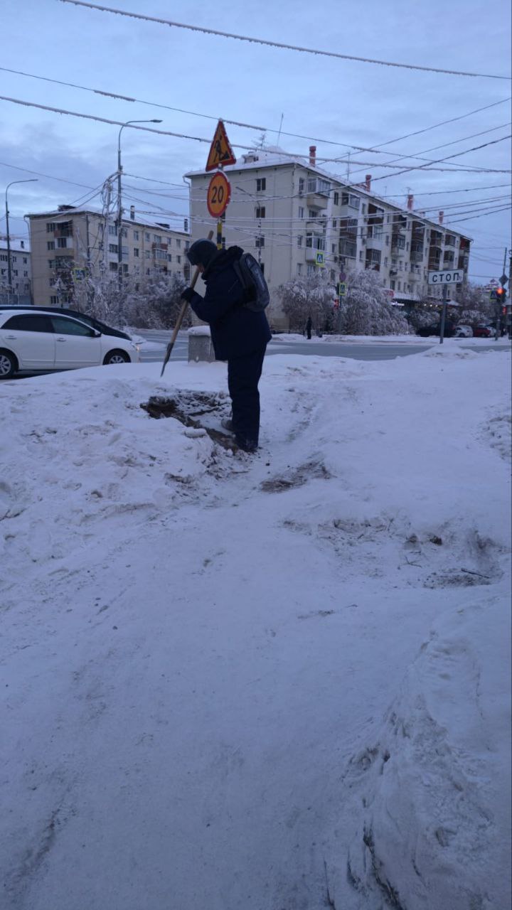 Ежедневно муниципальные дворники Губинского округа неустанно трудятся, обеспечивая качественную и своевременную расчистку снега Ежедневно муниципальные дворники Губинского округа неустанно трудятся, обеспечивая качественную и своевременную расчистку снега
