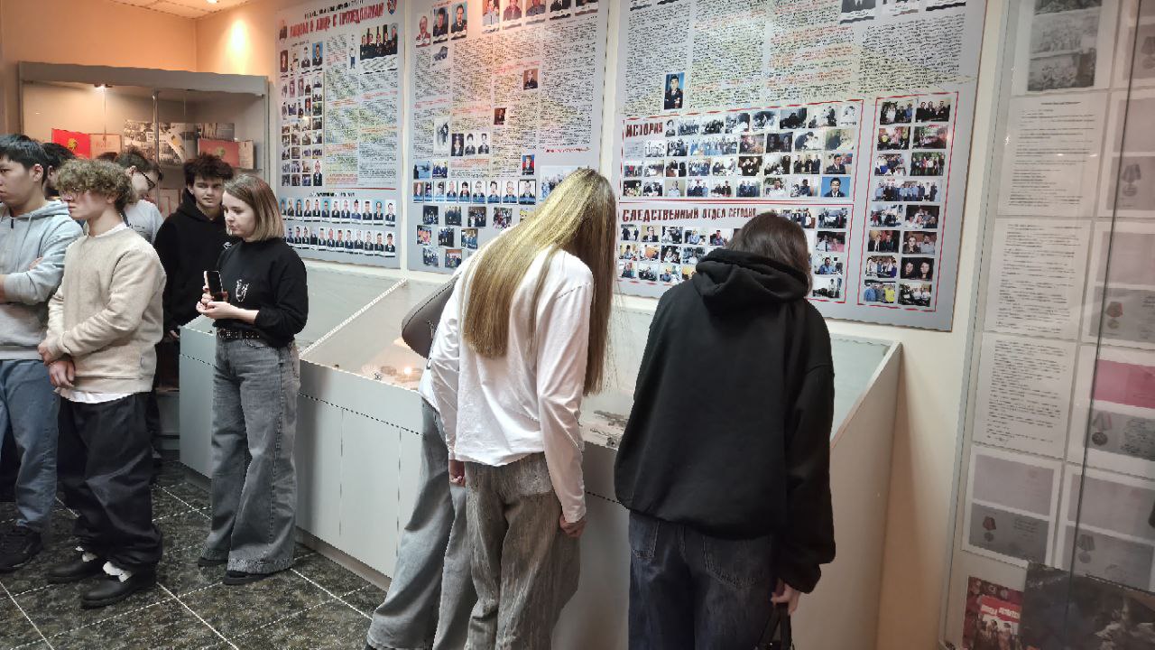 В преддверии молодёжного праздника Дня российского студента в ОМВД России по Нерюнгринскому району при участии членов Общественного совета при ОМВД традиционно прошла акция «Студенческий десант» В преддверии молодёжного праздника Дня российского студента в ОМВД России по Нерюнгринскому району при участии членов Общественного совета при ОМВД традиционно прошла акция «Студенческий десант»