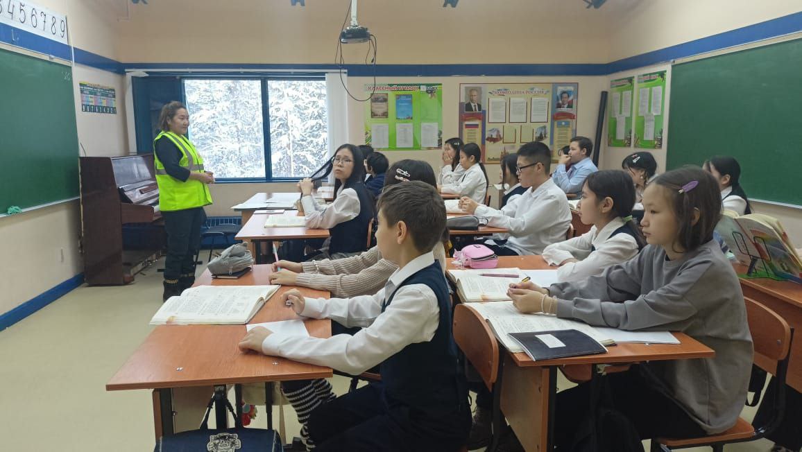 Дорога без опасности: Сотрудники Госавтоинспекции и дорожники провели урок безопасности для юных музыкантов Якутии Дорога без опасности: Сотрудники Госавтоинспекции и дорожники провели урок безопасности для юных музыкантов Якутии