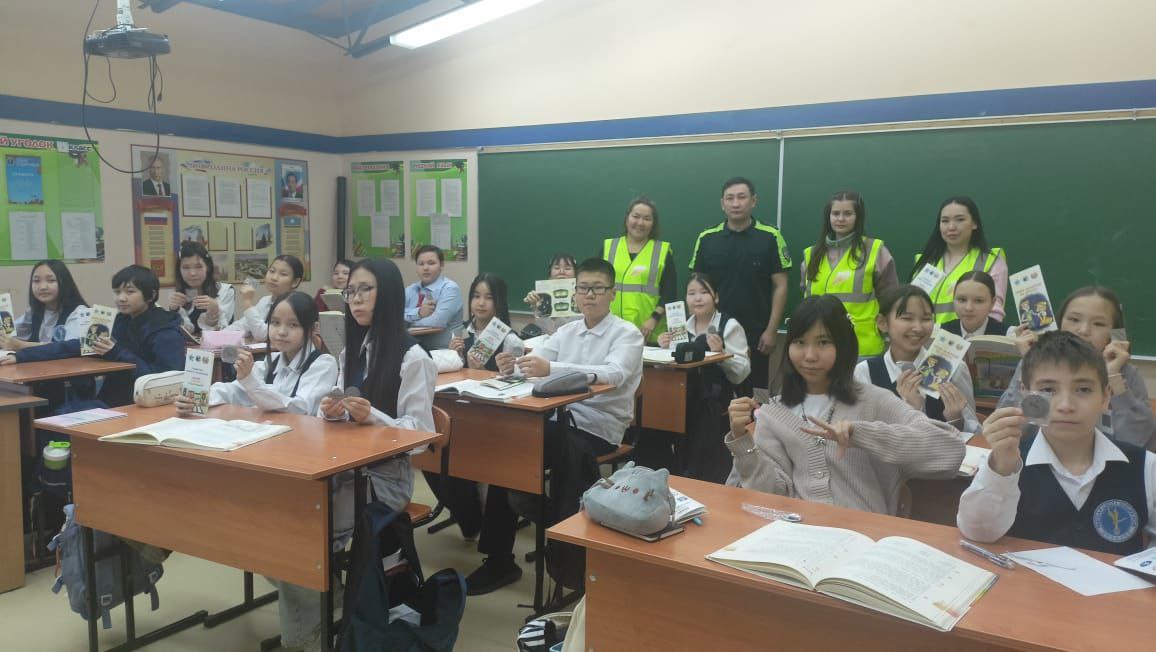 Дорога без опасности: Сотрудники Госавтоинспекции и дорожники провели урок безопасности для юных музыкантов Якутии Дорога без опасности: Сотрудники Госавтоинспекции и дорожники провели урок безопасности для юных музыкантов Якутии