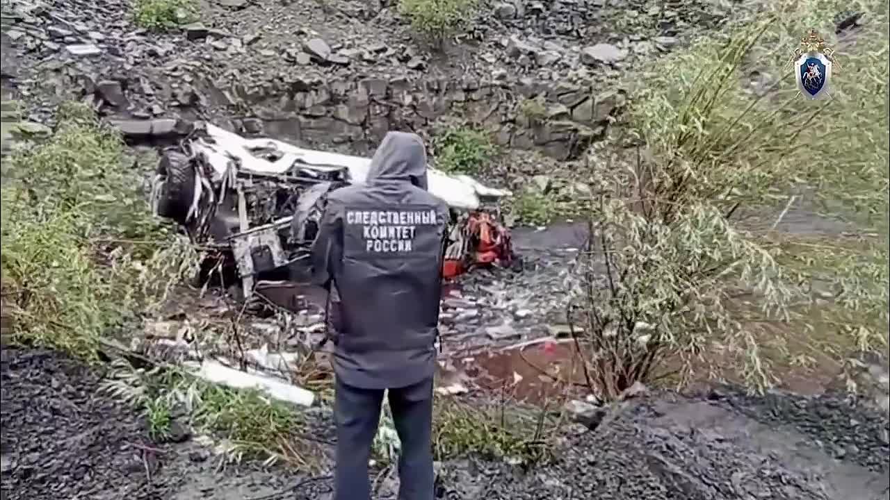 Сорвались с 25-метрового обрыва