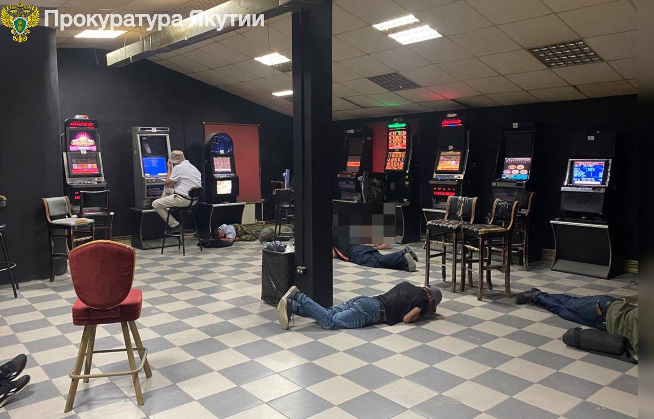 По уголовному делу обвиняются 12 лиц, которые под руководством одного из них, в составе организованной группы, с декабря 2013 года по июль 2024 года, организовали и проводили азартные игры с использованием не менее 200... По уголовному делу обвиняются 12 лиц, которые под руководством одного из них, в составе организованной группы, с декабря 2013 года по июль 2024 года, организовали и проводили азартные игры с использованием не менее 200...