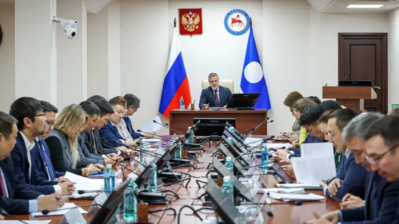 Председатель Правительства Якутии Кирилл Бычков провел очередное заседание кабинета министров республики.