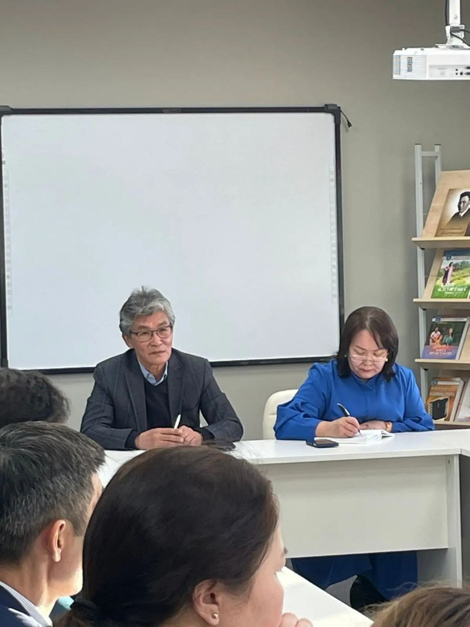 Председатель Центризбиркома Якутии Евгений Федоров совершил рабочую поездку в Мегино-Кангаласский улус Председатель Центризбиркома Якутии Евгений Федоров совершил рабочую поездку в Мегино-Кангаласский улус