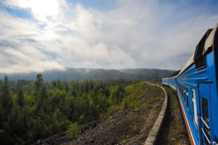 По железным дорогам Якутии в 2025 году проехали почти полмиллиона пассажиров