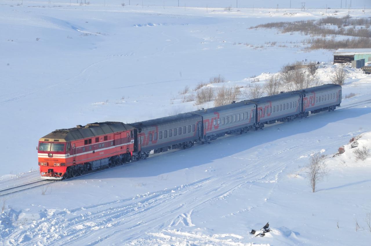 Обматерил пассажиров поезда и мешал проводникам