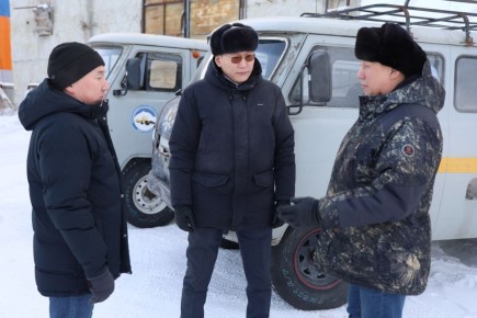 Сегодня, 2 февраля, якутские дорожники передали в Северо-Восточный фонд помощи и поддержки Донбасса два УАЗа