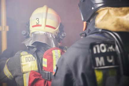 В селе Арылах спасли жильцов горящего дома, один человек пострадал