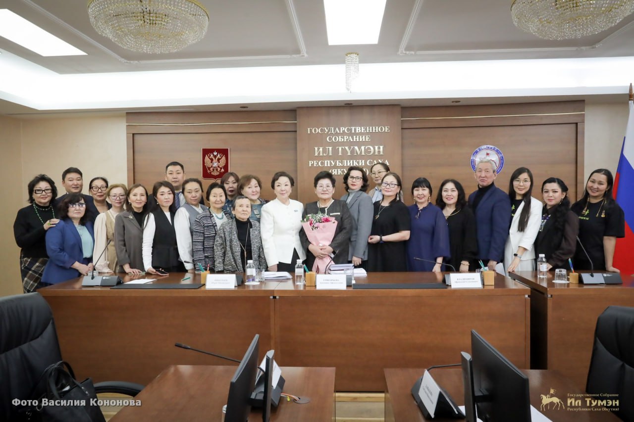 Проблемы, перспективы развития и сохранения языков в Республике Саха (Якутии) обсудили в Ил Тумэне