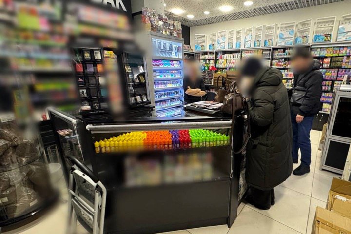 Полиция нашла тысячи вейпов без маркировки в киосках