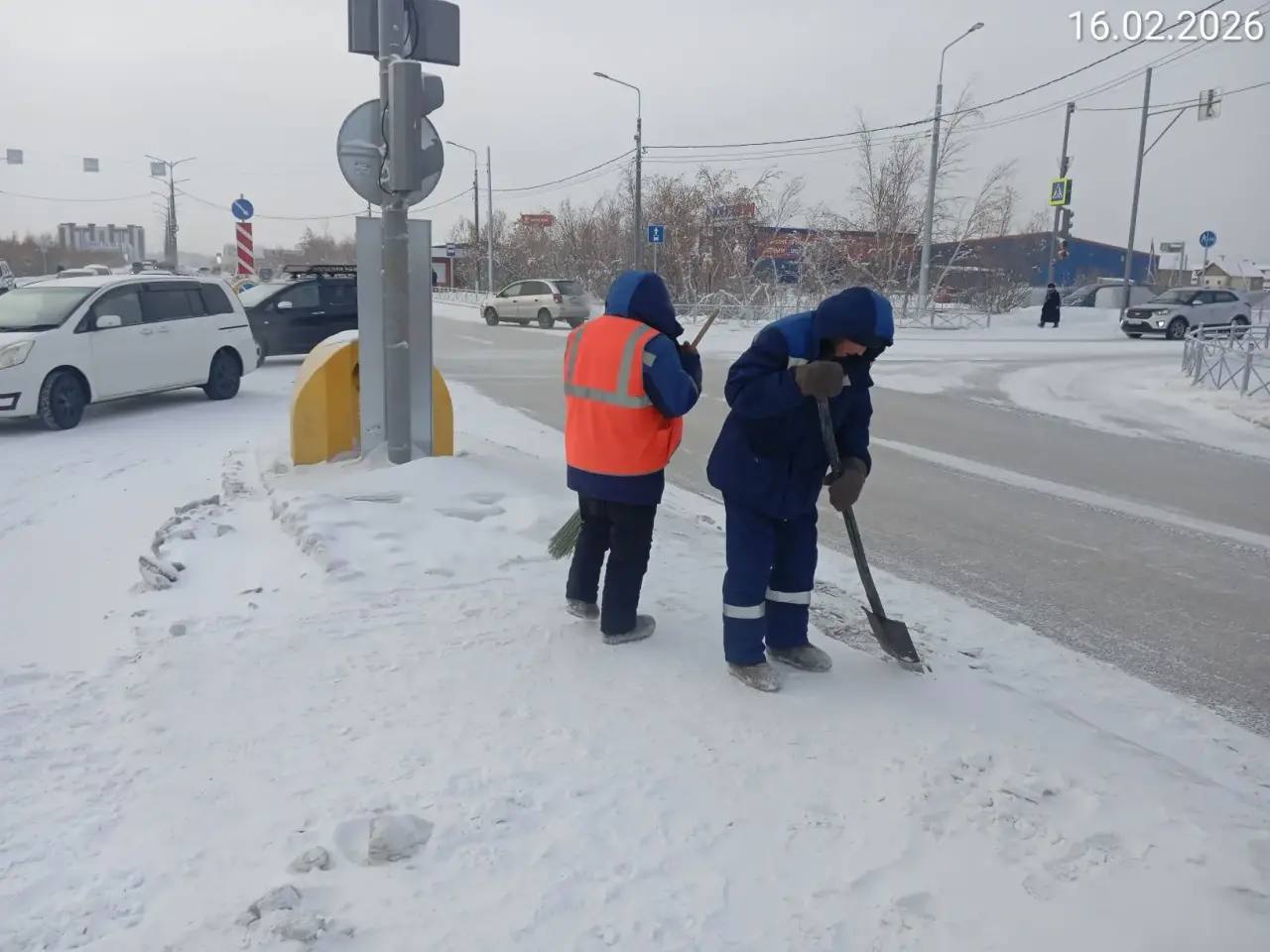 Муниципальными дворниками Управы Гагаринского округа проведена работа по подбору и уборке бытового и случайного мусора на общественных санитарных точках, общественных пространствах и территории округа, проведена работа по...
