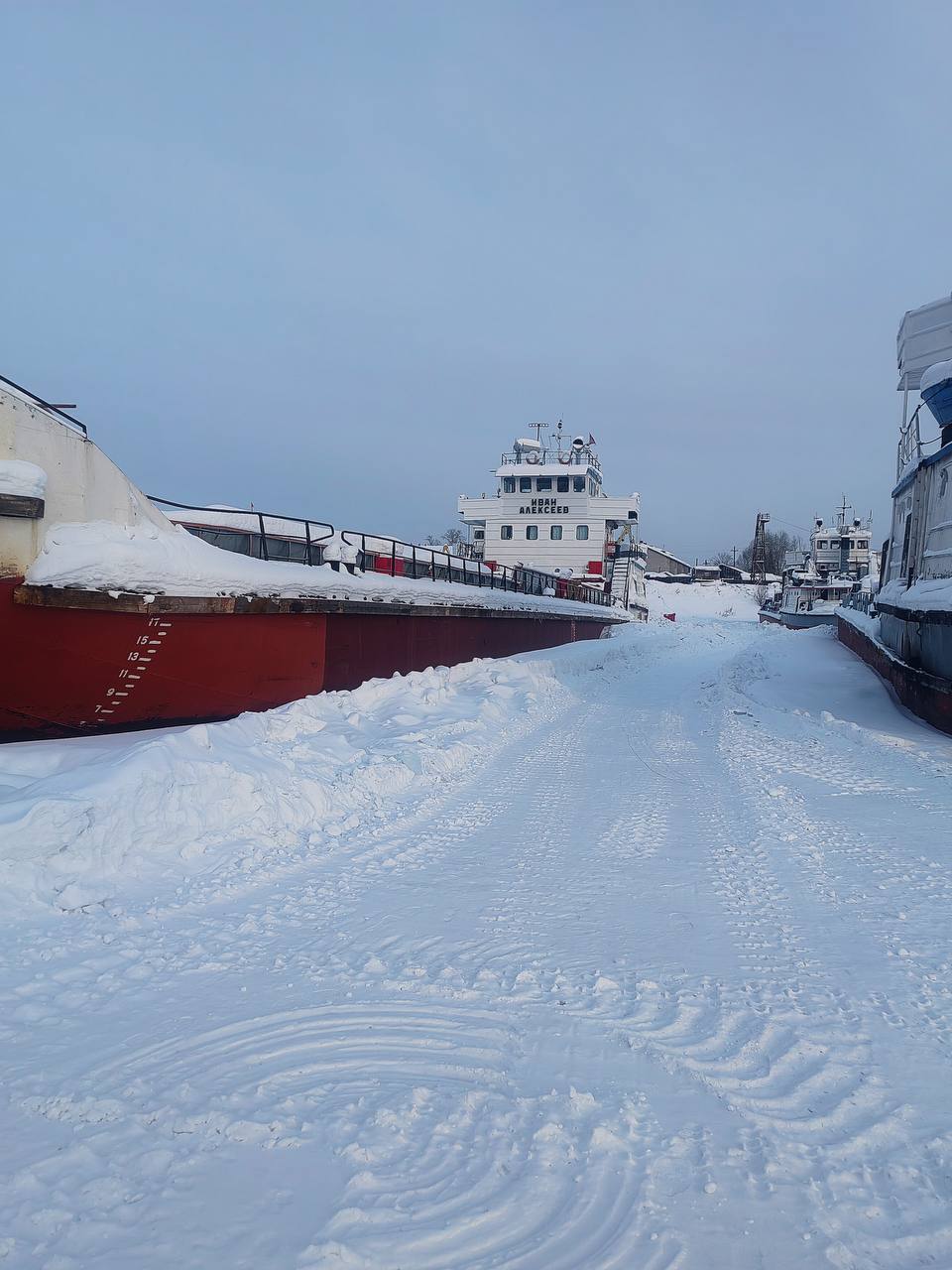 В рубрике #трудовыебудни – фото от коллег из Киренского района водных путей и судоходства Администрации Ленского бассейна