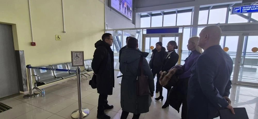 В аэропорту Якутска оценили доступность объектов для маломобильных групп населения В аэропорту Якутска оценили доступность объектов для маломобильных групп населения