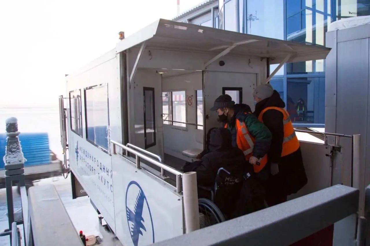 В аэропорту Якутска оценили доступность объектов для маломобильных групп населения В аэропорту Якутска оценили доступность объектов для маломобильных групп населения