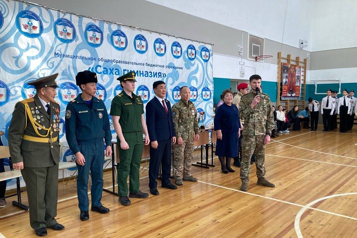 Герои России провели уроки мужества для якутских школьников