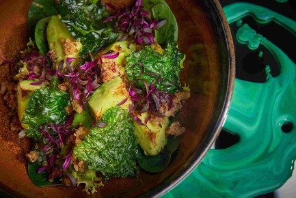 Неповторимый постный салат с авокадо и киноа, который приятно удивит