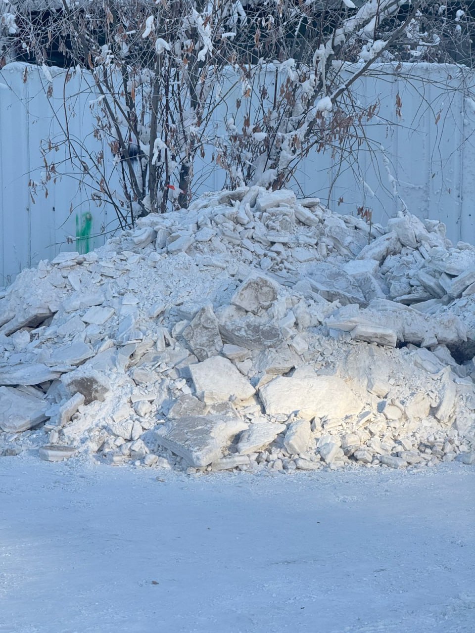 Опасный спуск, на котором покалечилась женщина, почистили Опасный спуск, на котором покалечилась женщина, почистили
