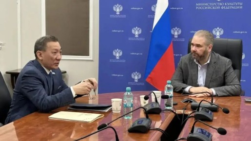 Заместитель министра культуры России Андрей Малышев на рабочей встрече с министром культуры и духовного развития Якутии Афанасием Ноевым высоко оценил идею проведения Года культуры в республике