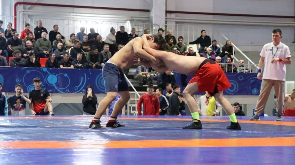 В селе Борогонцы Усть-Алданского улуса с 21 по 22 февраля проходит престижный республиканский турнир по хапсагаю памяти мастера спорта ЯАССР, РСФСР и СССР Иннокентия Халдеева