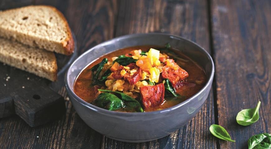 Чечевичный суп с колбасками