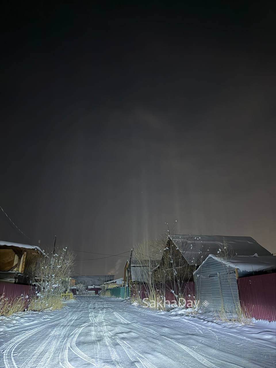 Световые столбы вчера ночью