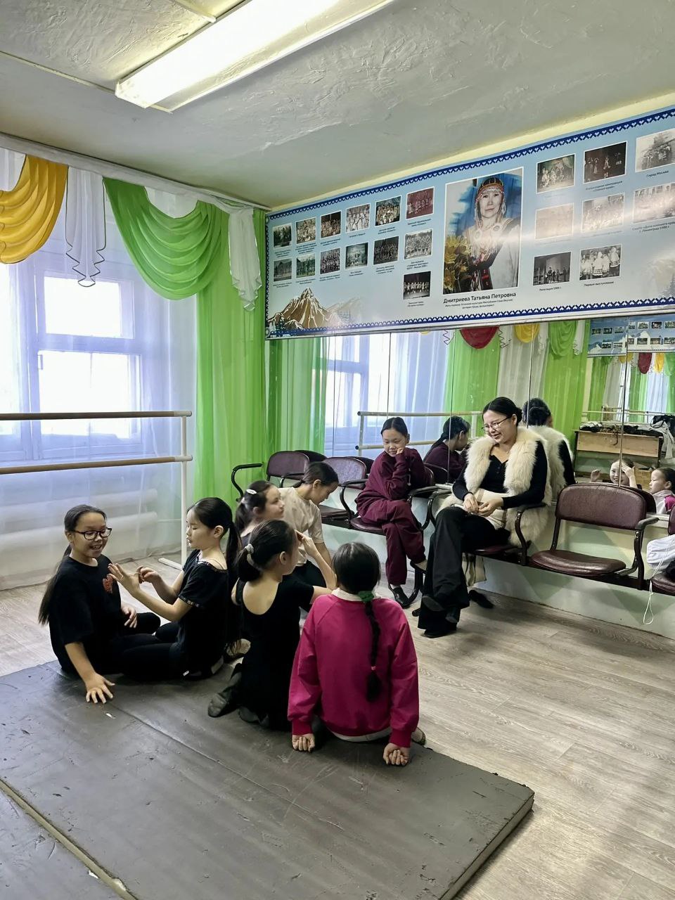 Томпонский район — это не только удивительная природа, поражающая своей величественностью и красотой, но прежде всего люди — открытые, трудолюбивые и искренне любящие свою землю Томпонский район — это не только удивительная природа, поражающая своей величественностью и красотой, но прежде всего люди — открытые, трудолюбивые и искренне любящие свою землю