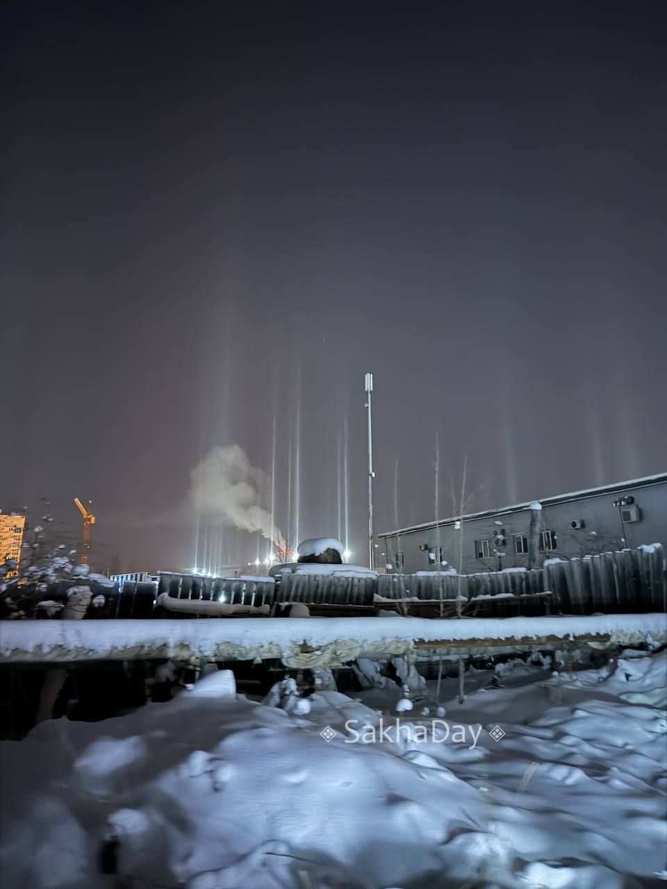 Световые столбы вчера ночью Световые столбы вчера ночью