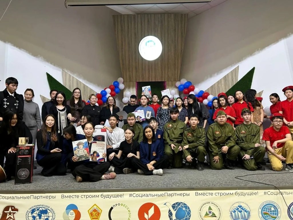 В Республиканском лицее-интернате имени М.А. Алексеева (ВВРЛИ) торжественно открыли «Парту Героя» в честь выпускника Антона Осипова В Республиканском лицее-интернате имени М.А. Алексеева (ВВРЛИ) торжественно открыли «Парту Героя» в честь выпускника Антона Осипова