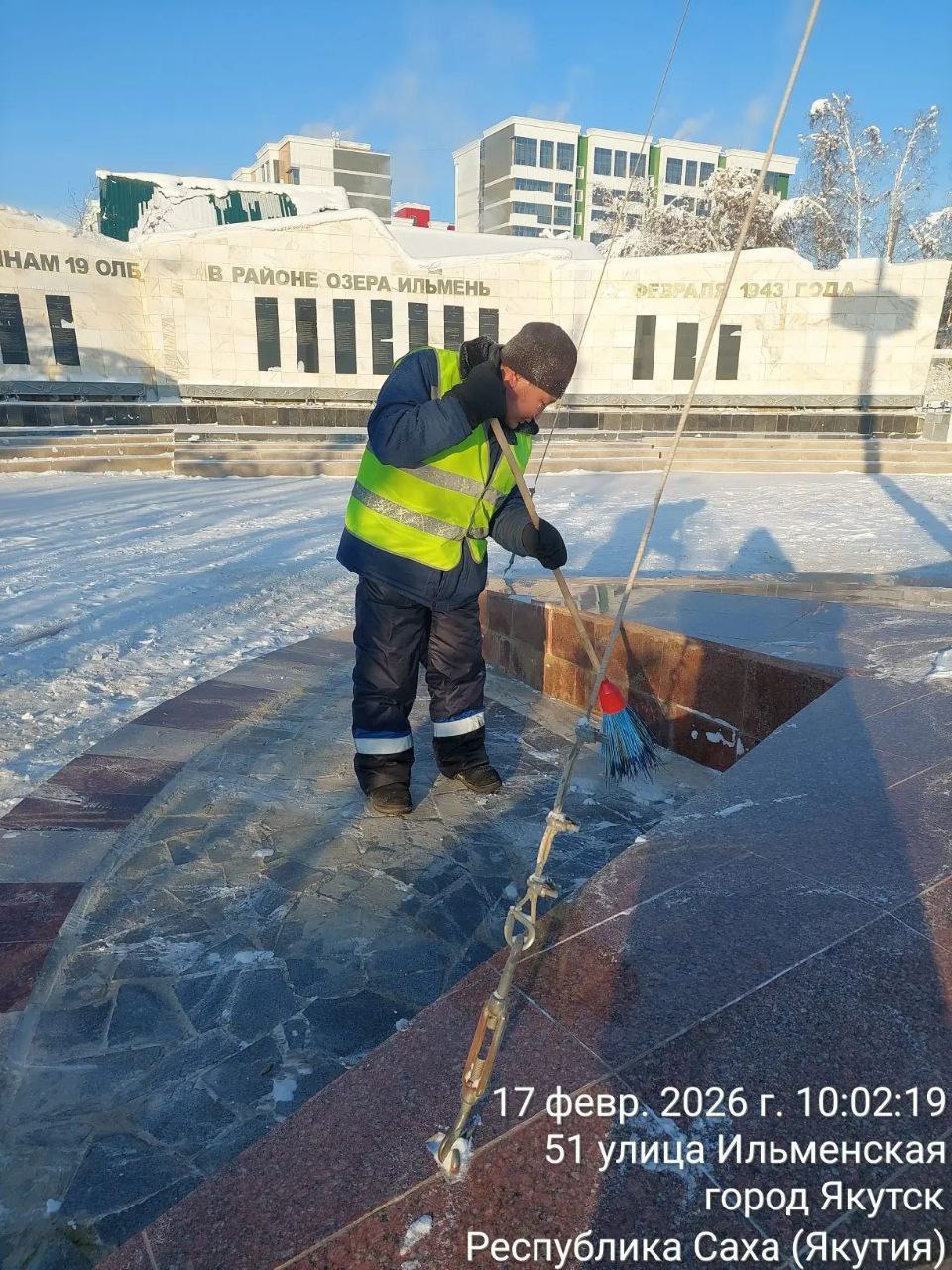 Наши дворники продолжают работу по уборке общественных пространств Сайсарского округа Наши дворники продолжают работу по уборке общественных пространств Сайсарского округа