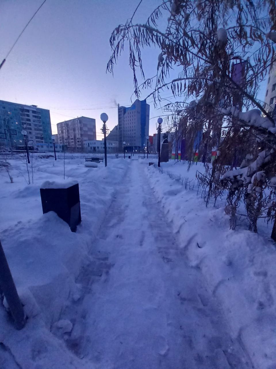 С добрым утром! Пусть день начнется с улыбки и радости, ведь наши заботливые дворники уже трудятся, расчищая снежные просторы, создавая уют и порядок вокруг С добрым утром! Пусть день начнется с улыбки и радости, ведь наши заботливые дворники уже трудятся, расчищая снежные просторы, создавая уют и порядок вокруг