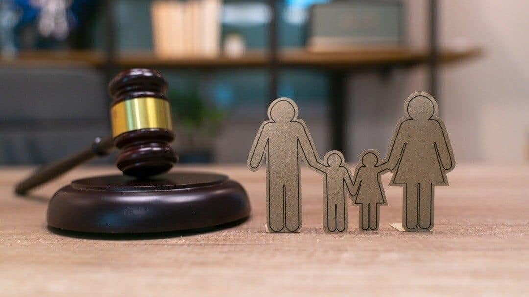 Ограничение родительских прав: шанс или угроза для семьи?