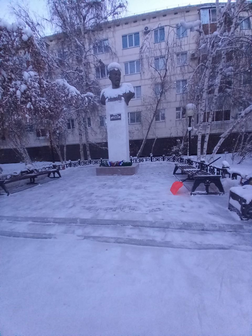 С добрым утром! Пусть день начнется с улыбки и радости, ведь наши заботливые дворники уже трудятся, расчищая снежные просторы, создавая уют и порядок вокруг С добрым утром! Пусть день начнется с улыбки и радости, ведь наши заботливые дворники уже трудятся, расчищая снежные просторы, создавая уют и порядок вокруг