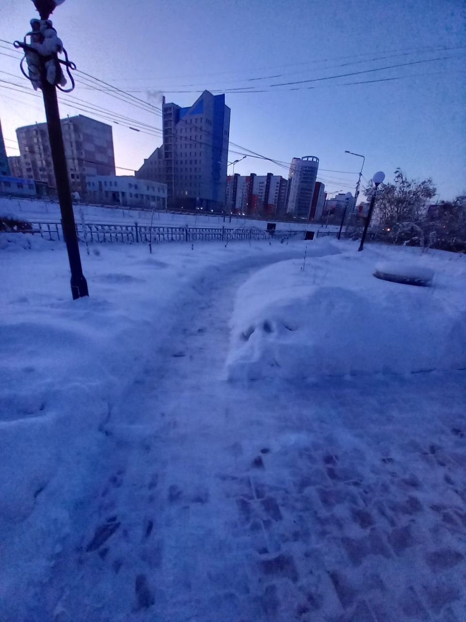 С добрым утром! Пусть день начнется с улыбки и радости, ведь наши заботливые дворники уже трудятся, расчищая снежные просторы, создавая уют и порядок вокруг С добрым утром! Пусть день начнется с улыбки и радости, ведь наши заботливые дворники уже трудятся, расчищая снежные просторы, создавая уют и порядок вокруг