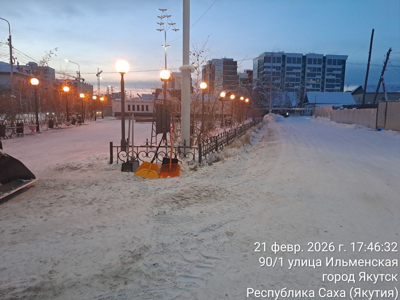 Наши дворники продолжают работу по уборке общественных пространств Сайсарского округа Наши дворники продолжают работу по уборке общественных пространств Сайсарского округа