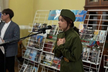 Голосом и сердцем. В Национальной библиотеке Якутии накануне Дня защитника Отечества было особенно многолюдно и трепетно