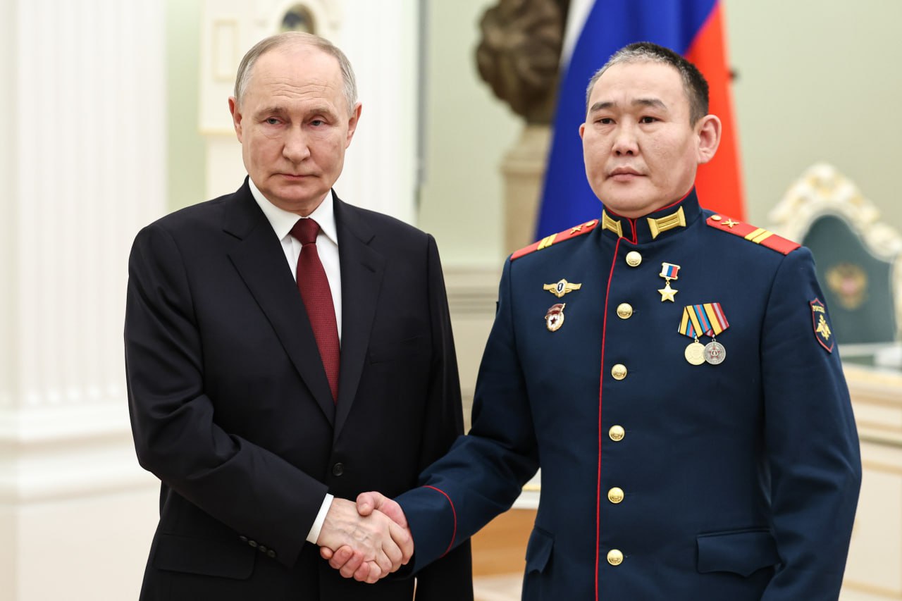Ровно год назад Владимир Путин вручил звезду Героя России якутянину Андрею Григорьеву