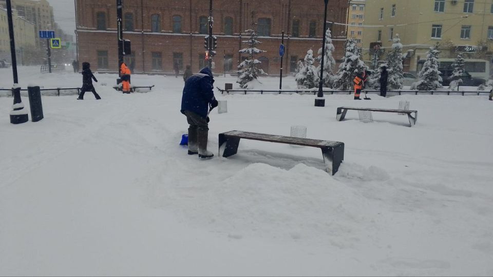 Работа муниципальных дворников по уборке общественных территорий