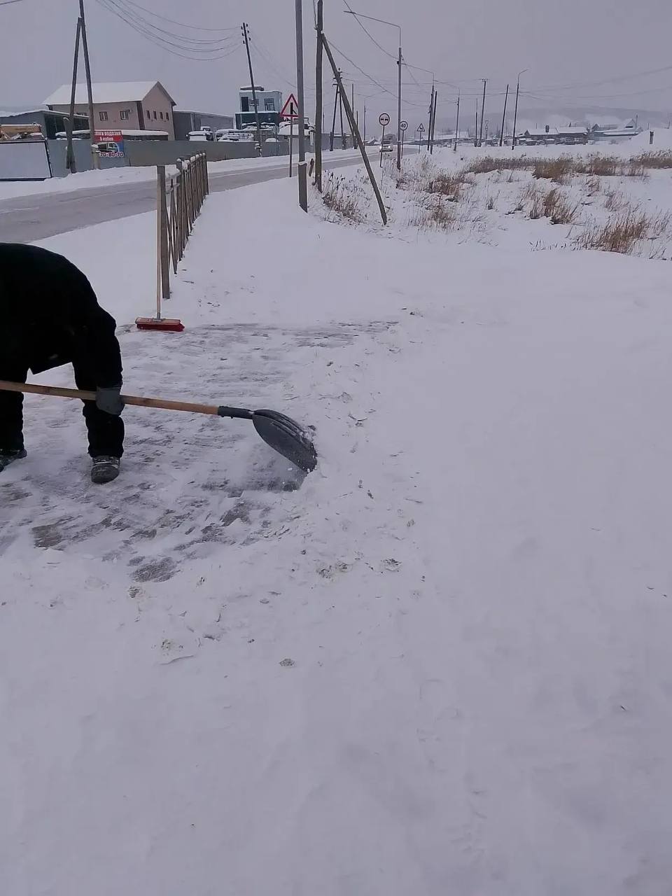 В Якутске чистят улицы после обильного снегопада В Якутске чистят улицы после обильного снегопада