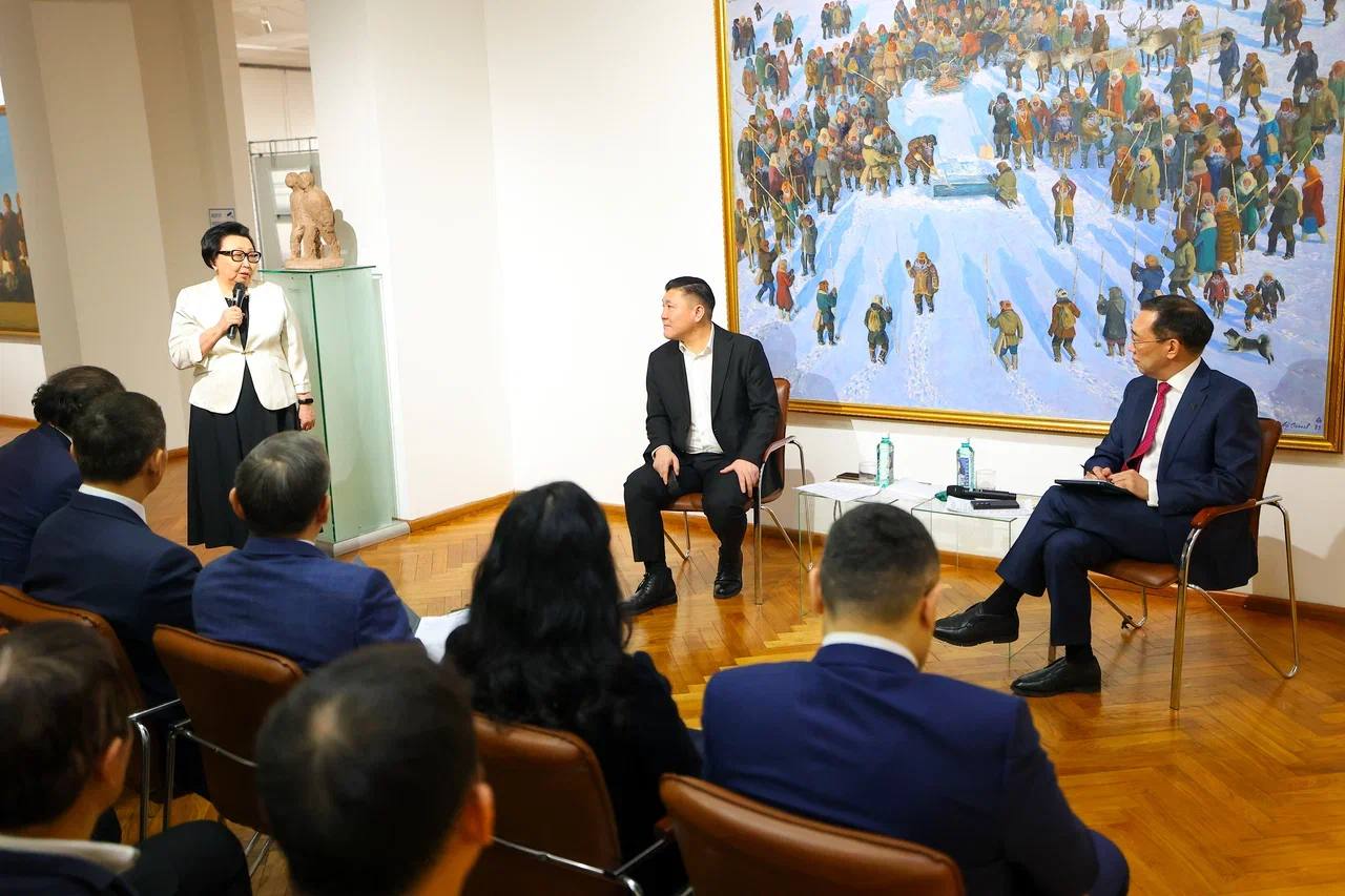 Айсен Николаев: Сегодня в Национальном художественном музее Республики Саха (Якутия) встретился с деятелями культуры и искусства республики Айсен Николаев: Сегодня в Национальном художественном музее Республики Саха (Якутия) встретился с деятелями культуры и искусства республики