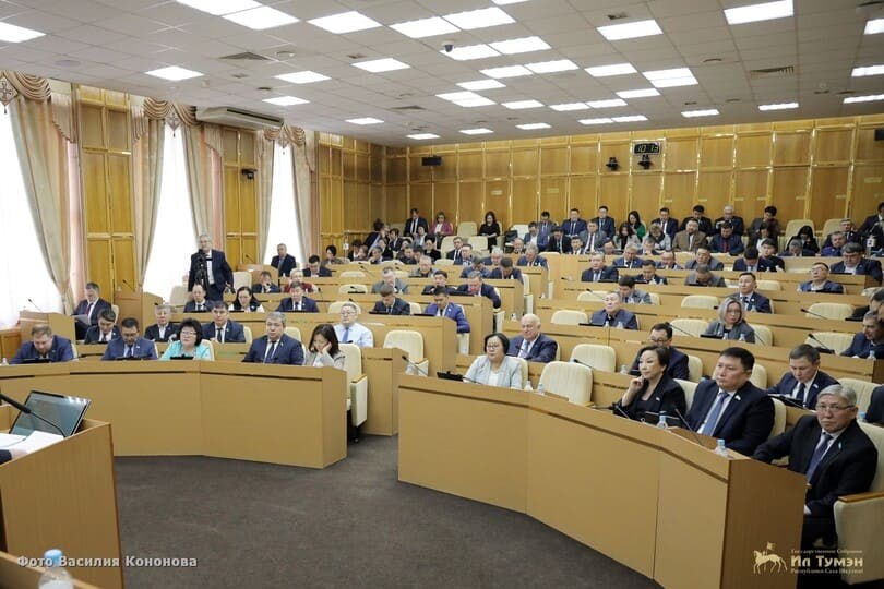 Парламент Якутии не согласился с публичными высказываниями депутата Александра Иванова