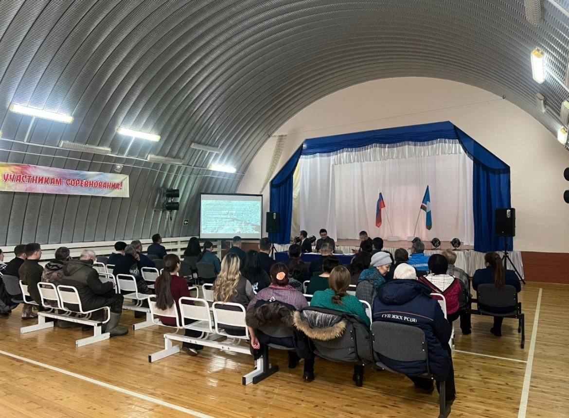 Отчеты Правительства Якутии проходят в Хангаласском улусе под руководством Леонида Спиридонова Отчеты Правительства Якутии проходят в Хангаласском улусе под руководством Леонида Спиридонова