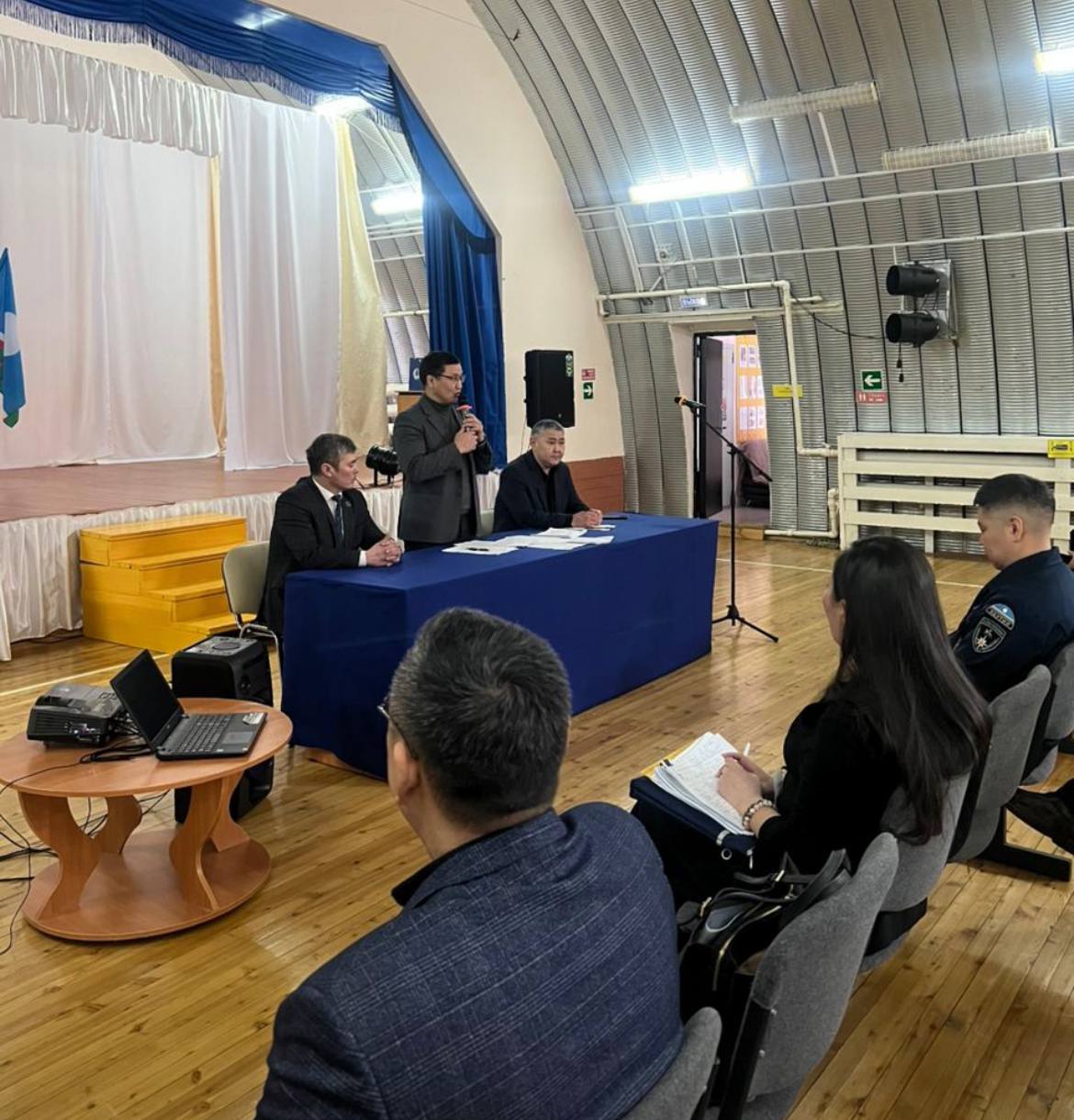 Отчеты Правительства Якутии проходят в Хангаласском улусе под руководством Леонида Спиридонова Отчеты Правительства Якутии проходят в Хангаласском улусе под руководством Леонида Спиридонова