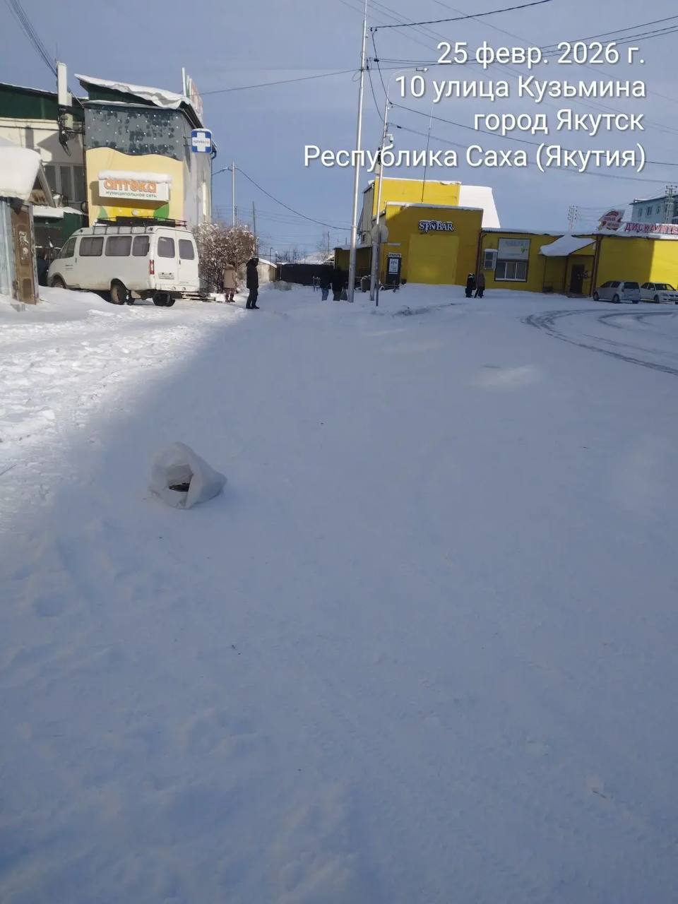 Муниципальные дворники Управы Гагаринского округа проводят работы по уборке случайного мусора, а также чистят снег на местах массового скопления людей, остановочных павильонах и пешеходных переходах Муниципальные дворники Управы Гагаринского округа проводят работы по уборке случайного мусора, а также чистят снег на местах массового скопления людей, остановочных павильонах и пешеходных переходах