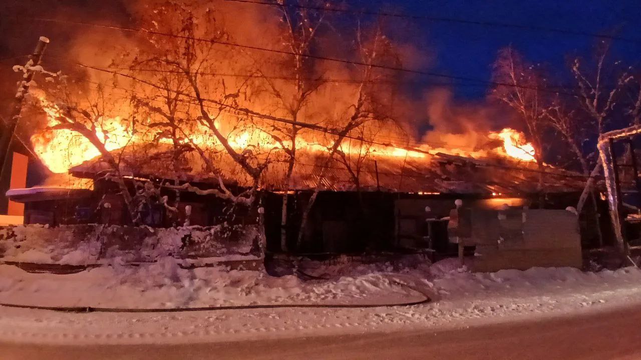 Выносили на руках из огня. В Якутске вечерняя смена участковых уполномоченных едва не обернулась трагедией, которая могла унести жизнь человека с ограниченными возможностями Выносили на руках из огня. В Якутске вечерняя смена участковых уполномоченных едва не обернулась трагедией, которая могла унести жизнь человека с ограниченными возможностями