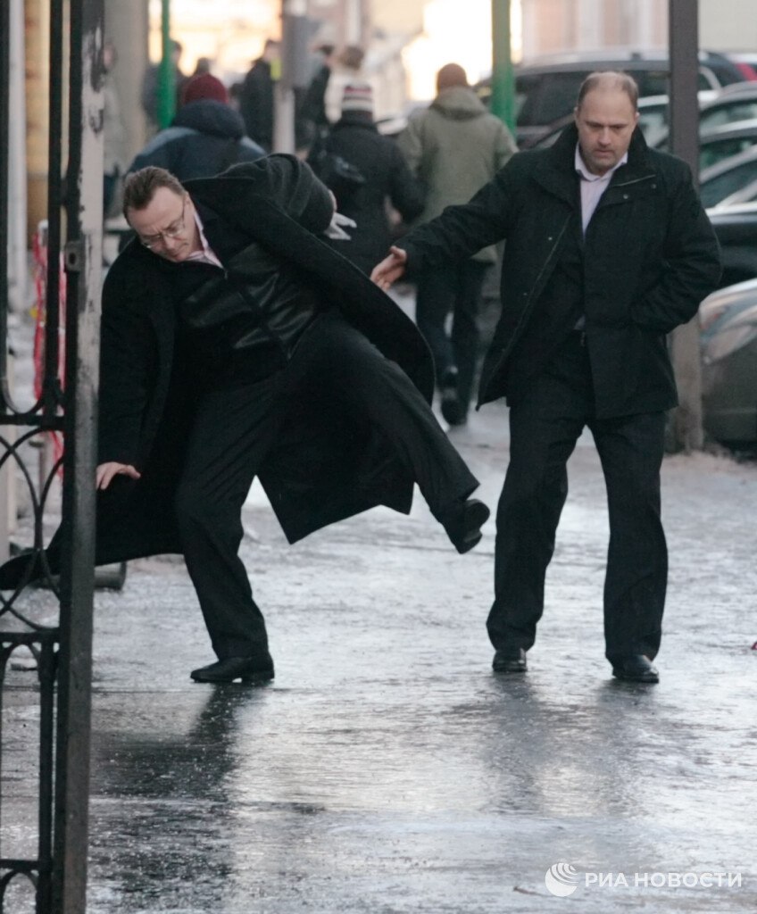 Россияне могут получить компенсацию за травмы в гололед, рассказали в Госдуме