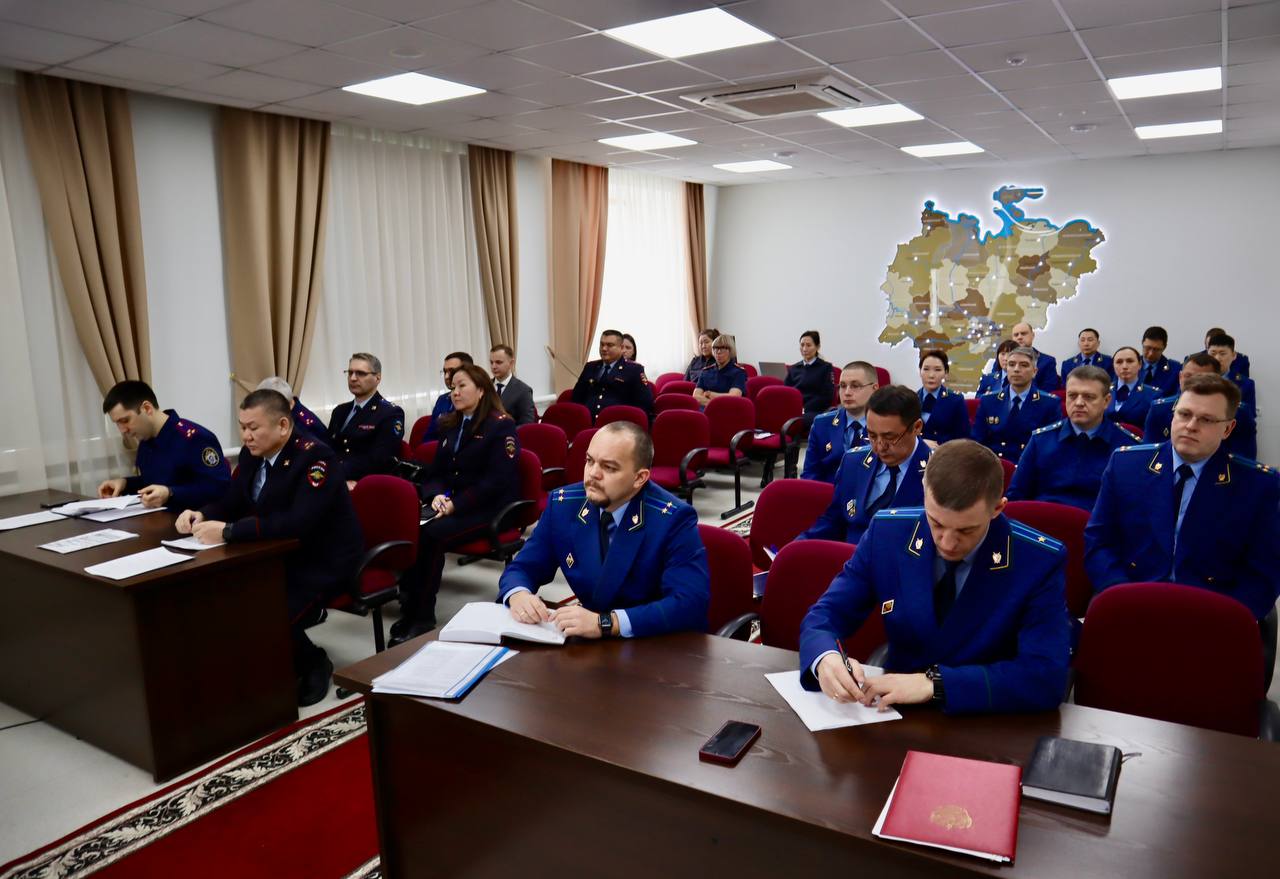 Под председательством прокурора республики Сергея Дябкина обсуждены вопросы прекращения уголовных дел по нереабилитирующим основаниям Под председательством прокурора республики Сергея Дябкина обсуждены вопросы прекращения уголовных дел по нереабилитирующим основаниям